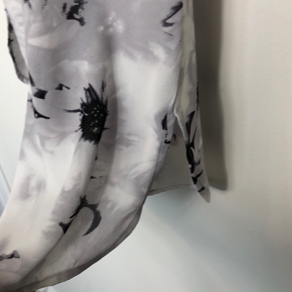 Floral sleeveless top size small - Picture 5 of 8